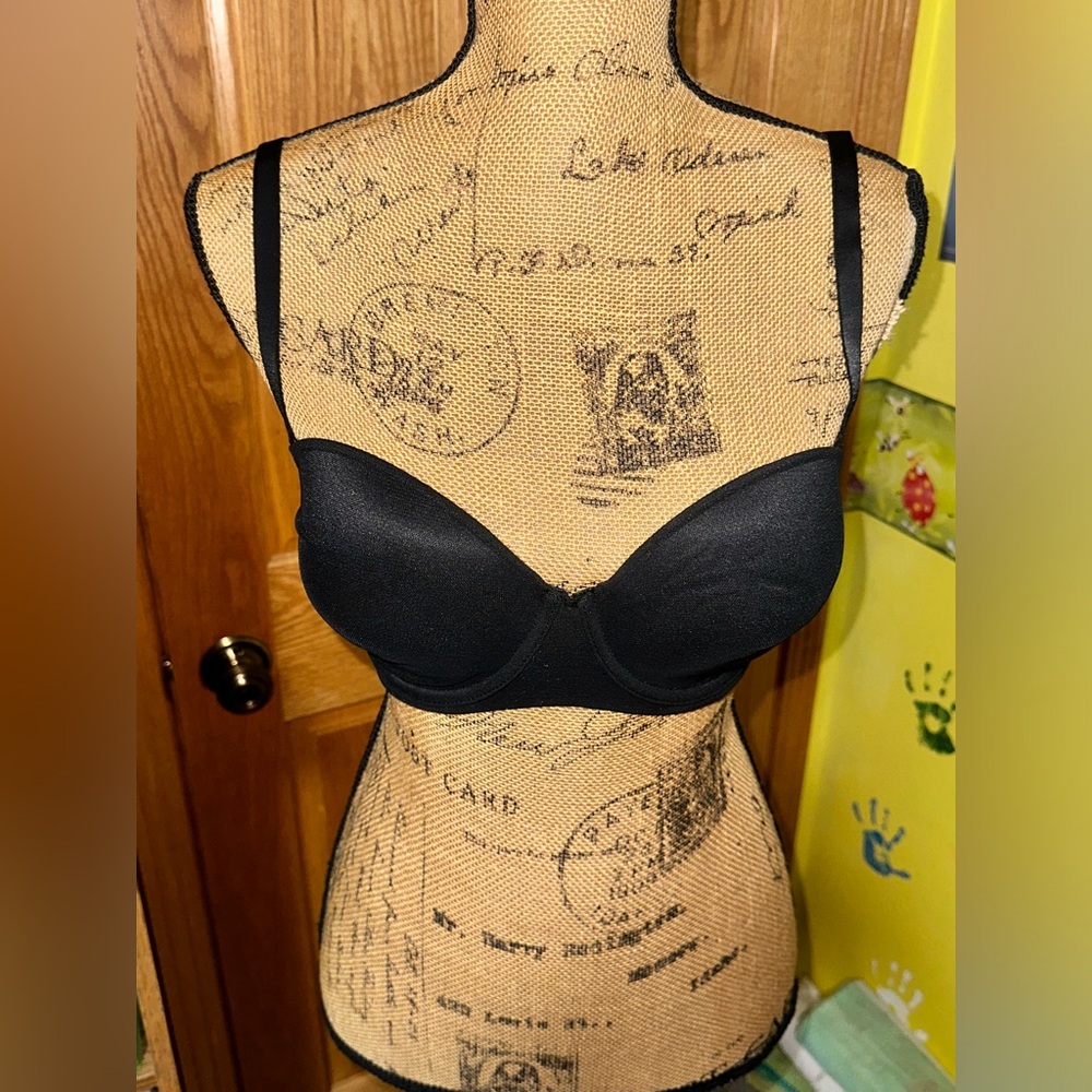 NWT Lightly lined Black bra-34D